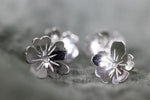 Load image into Gallery viewer, Flax Flower Earrings
